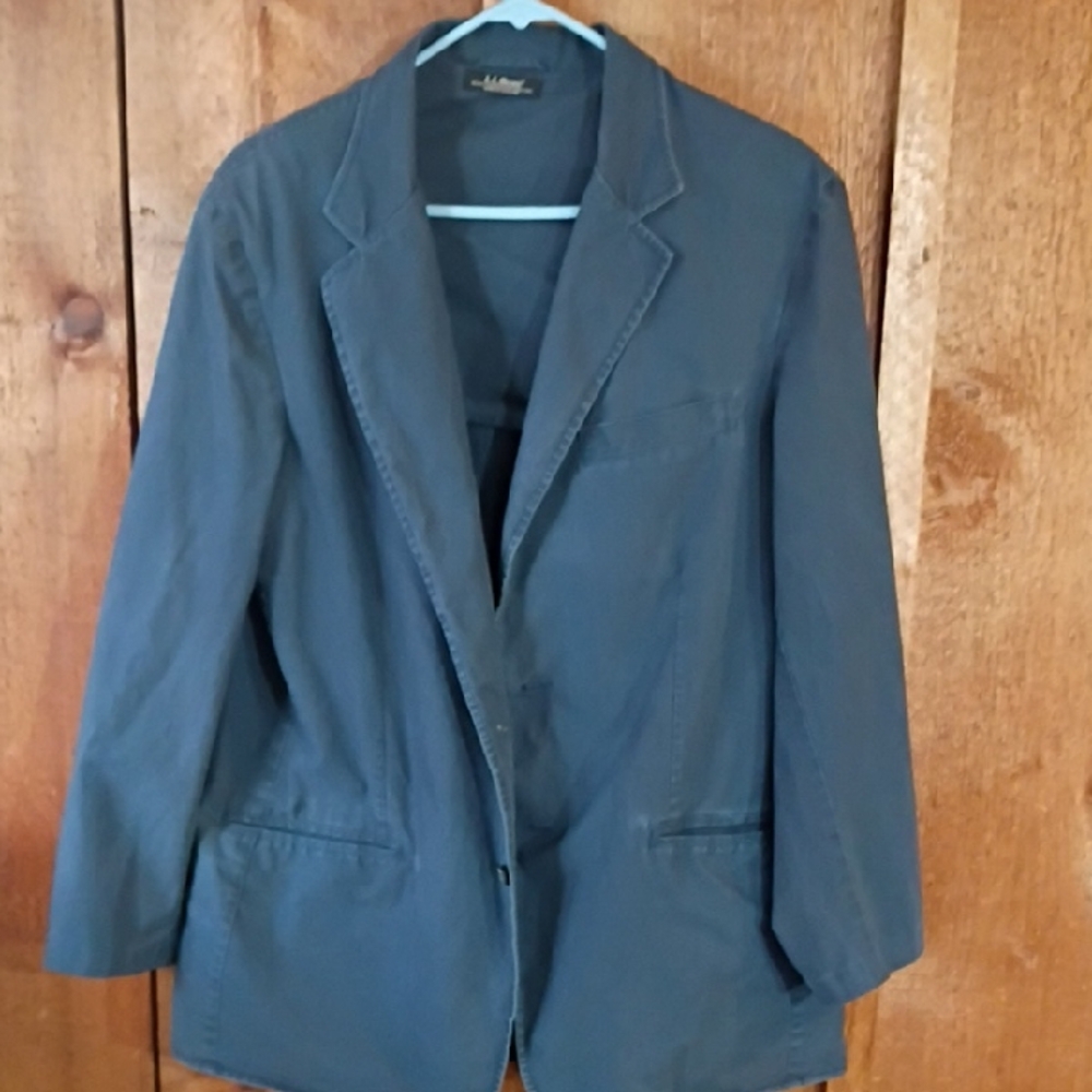 L.L. Bean Men's Classic Navy Blazer. Size 42. LL Bean